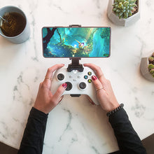 Cargar imagen en el visor de la galería, Xbox Mando - Plataforma : Xbox One, Xbox Series X ROBOT WHITE COLOR BLANCO