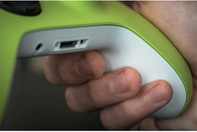 Cargar imagen en el visor de la galería, Mando Xbox - Plataforma : Xbox One, Xbox Series X (Electric Volt, verde/blanco) NUEVO)
